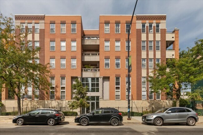 Primary Photo - 3550 W Montrose Ave