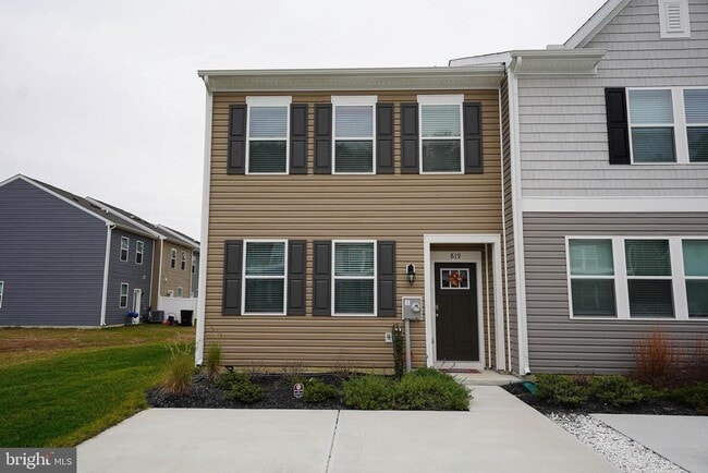 Building Photo - 819 Mersey Ln