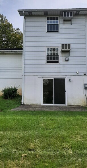 Building Photo - 638 Peachview Ln
