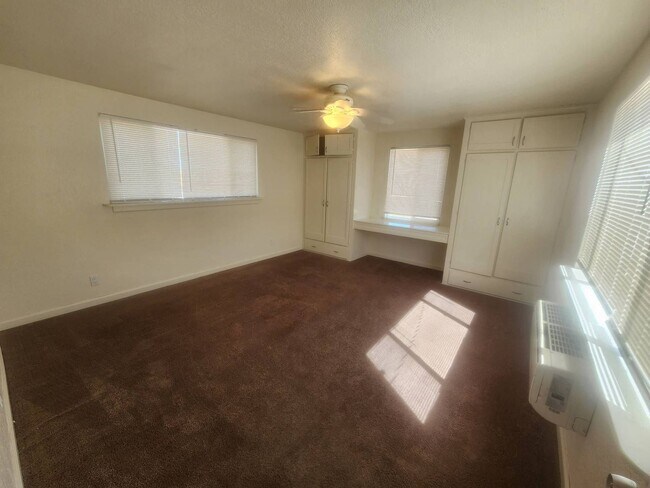 Building Photo - 74414 Cottonwood Dr