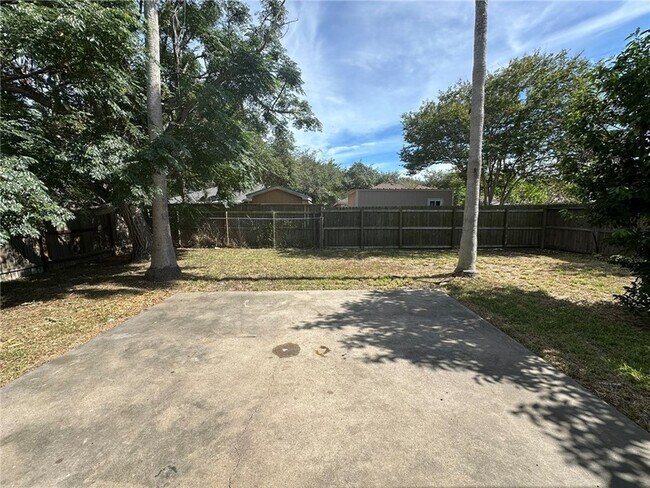 Building Photo - 2189 Spring Park Dr