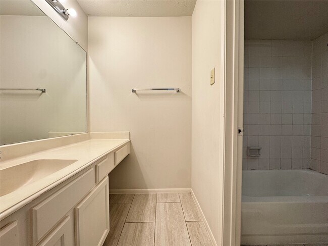 Building Photo - 16315 Cobble Springs Ct