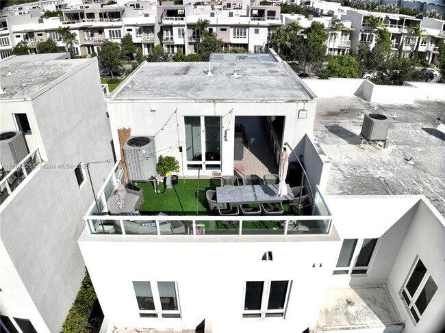 Building Photo - 6320 NW 104th Path