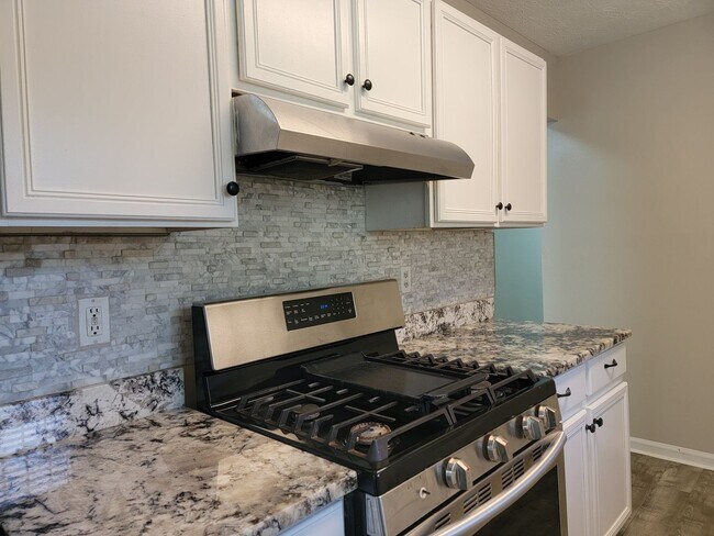 Building Photo - Intown Ranch - ADA Accessible Voucher Approved - Immediate Move In