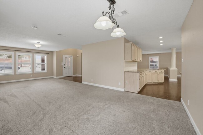 Building Photo - 37 Pinon Ct
