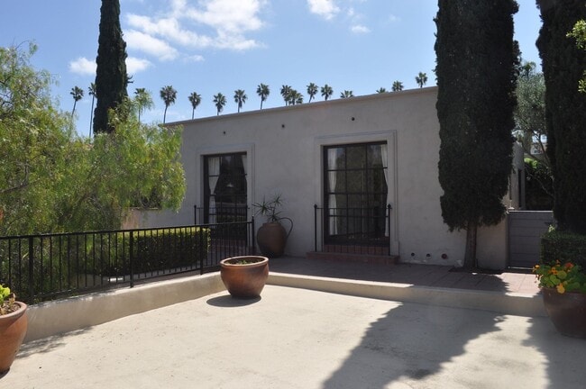 Building Photo - MISSION HILLS 3BR/2BA SPANISH BUNGALOW