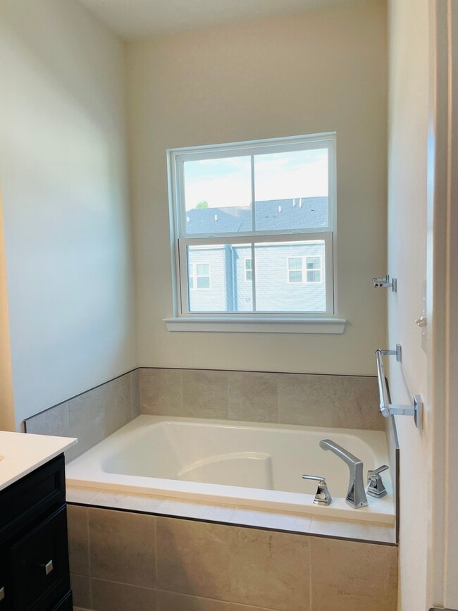 Building Photo - 507 Scarlet Maple Pl