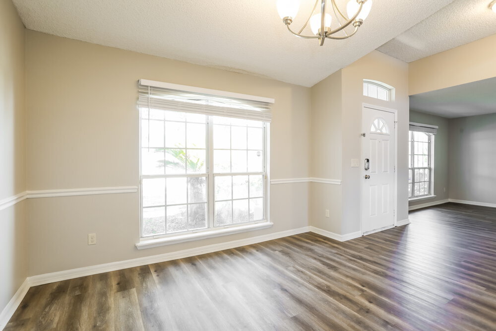 Building Photo - 975 Deer Spring Dr