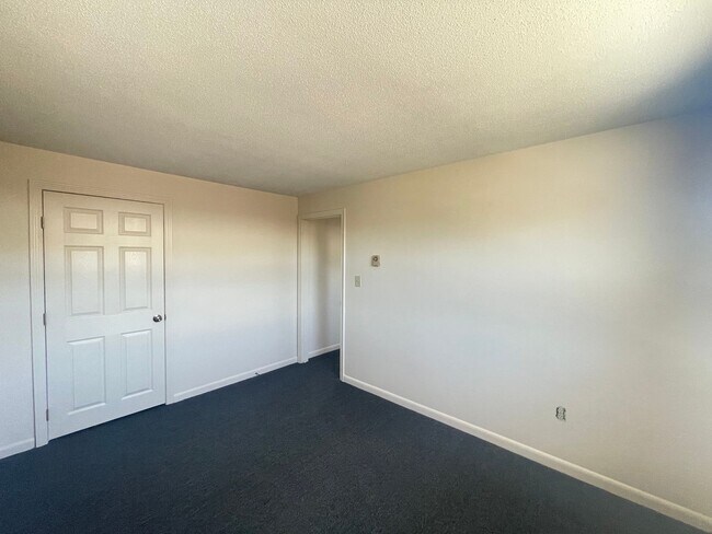 Building Photo - 173 Loudon Rd