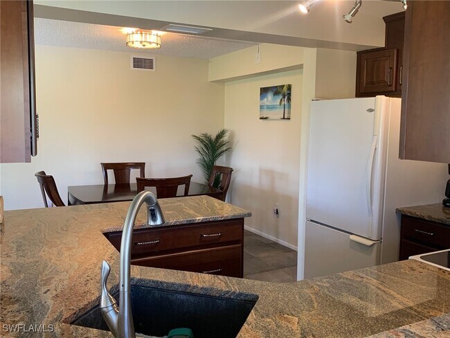 Building Photo - 7410 Lake Breeze Dr