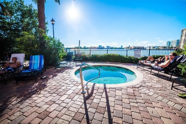 Building Photo - 17100 N Bay Rd