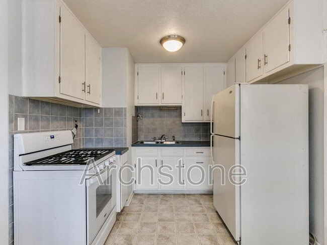 Building Photo - 630 Villa Dr