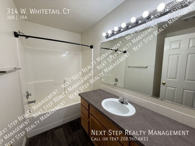 Building Photo - 314 W Whitetail Ct