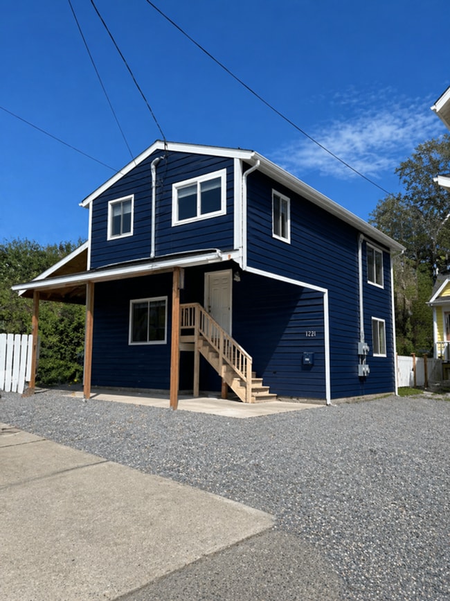 Building Photo - 3 Bedroom, 1.5 Bath Single Family Home