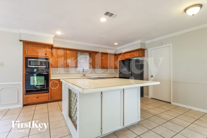 Building Photo - 25202 Tuckahoe Ln
