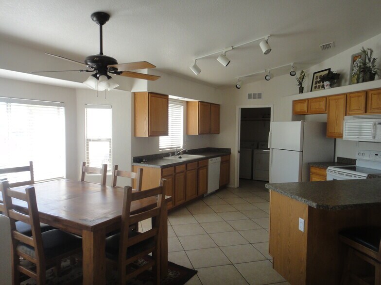Building Photo - 3894 Bluegrass Ct