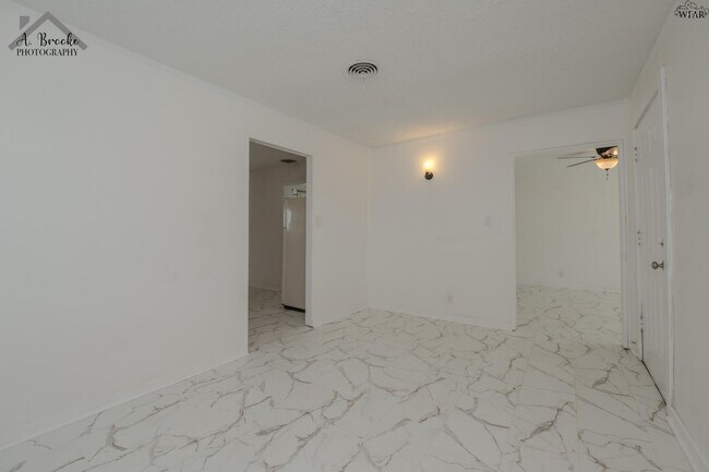 Building Photo - 1624 Sunnyside Ln