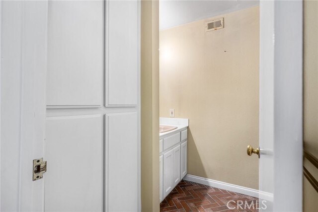 Building Photo - 11081 Hunting Horn Dr