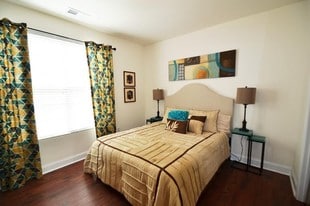 Building Photo - Salem Crest Apartment Homes