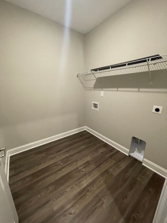 Building Photo - 2-Bedroom Townhome in Lenoir City