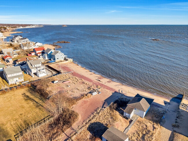 Primary Photo - 71 Beach Ave