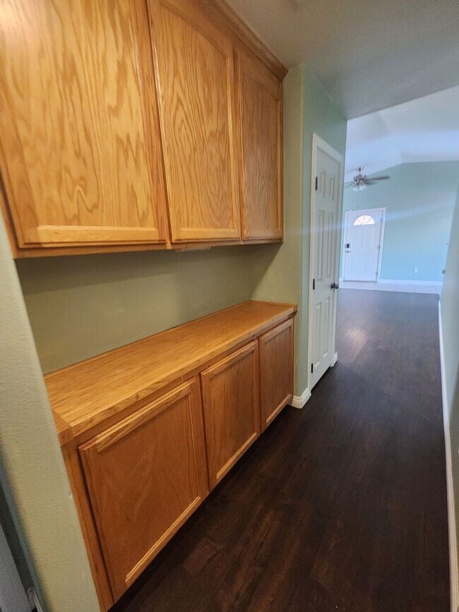 Building Photo - ***$100 off 1st Month Rent*** 3 BEDROOM 2 ...