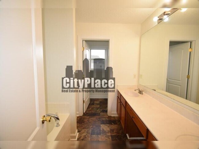 Building Photo - 1750 Buckeye Ct