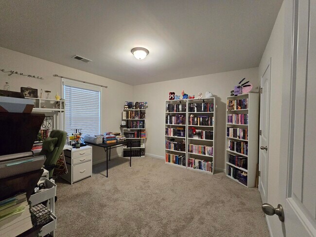 Building Photo - 437 Conifer St