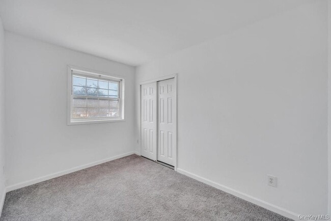 Building Photo - 1550 Montauk Hwy