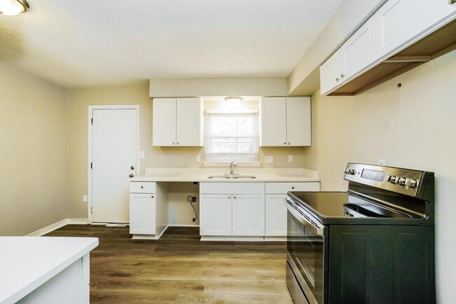 Building Photo - 2684 Glenbriar St