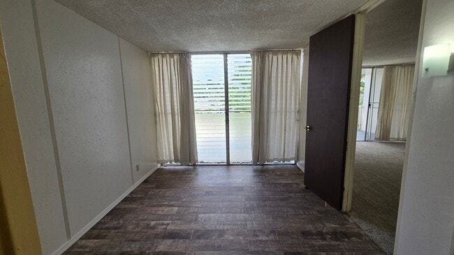 Building Photo - Newly Updated 1 Bedroom 1 Bath Apartment i...