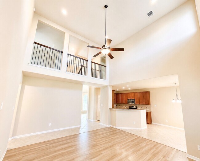 Building Photo - 15618 Whisper Woods Dr
