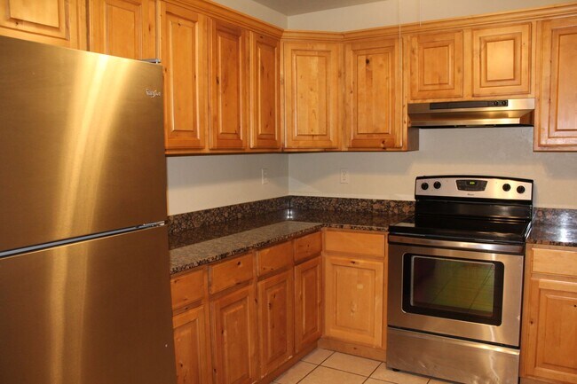 Building Photo - 8410 Cottage Park Dr