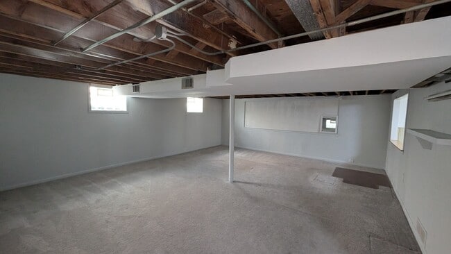 Building Photo - ?? Spacious 3BR Ranch | District 57 & Pros...