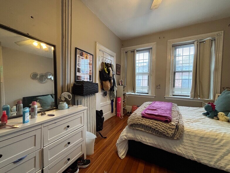 Building Photo - 2 Myrtle St