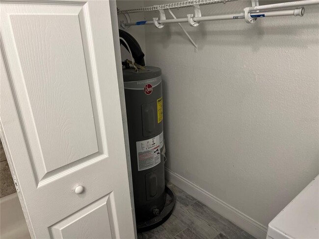 Building Photo - 920 Maydell Dr