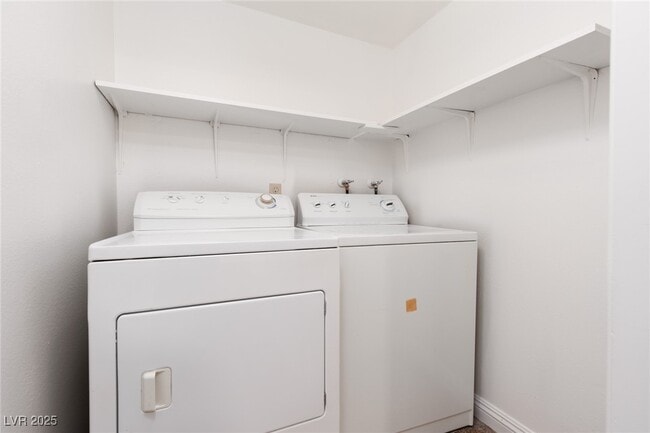 Building Photo - 5576 W Rochelle Ave.