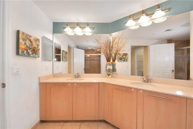 Building Photo - 511 SE 5 Ave