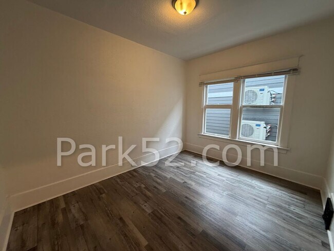 Building Photo - 1406 S 6th Ave