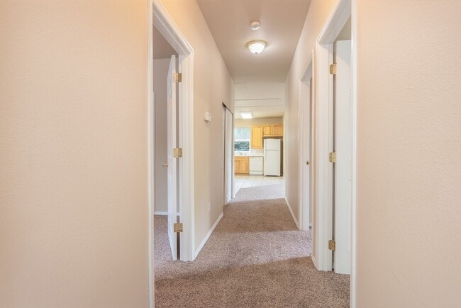 Building Photo - 3 Bed Room 2 Bath No Garage No Carport