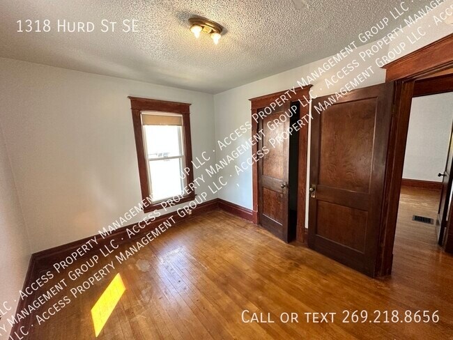 Building Photo - Eastown Three Bedroom Clean Home