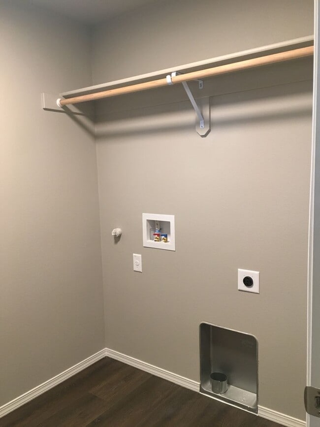 Building Photo - 2 Bedroom / 1 Bathroom in SW Redmond Commu...