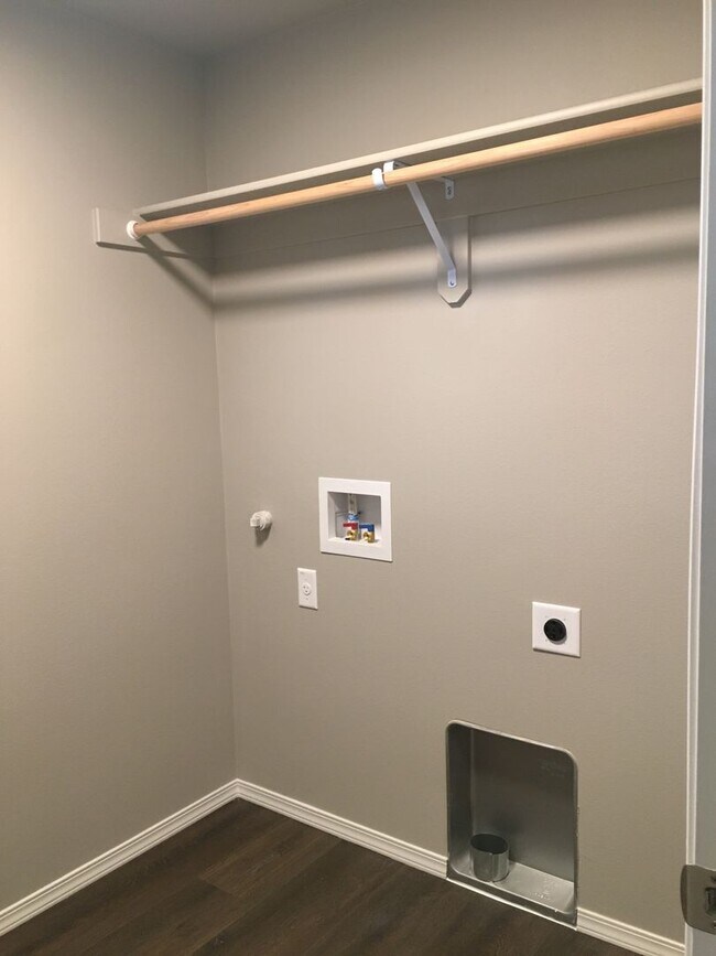 Building Photo - Newer 2 Bedroom / 1 Bathroom in SW Redmond