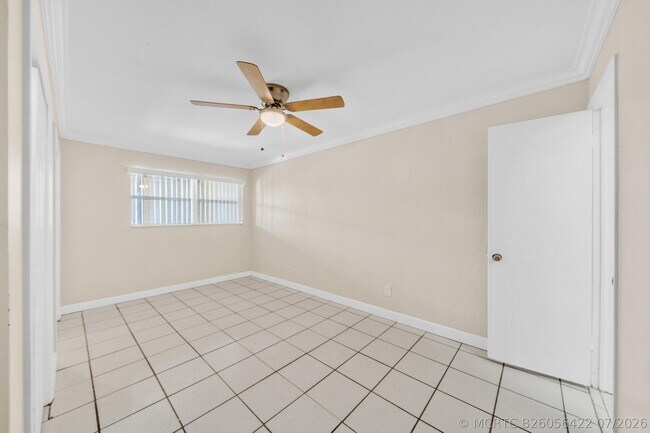 Building Photo - 221 NW 43rd Pl