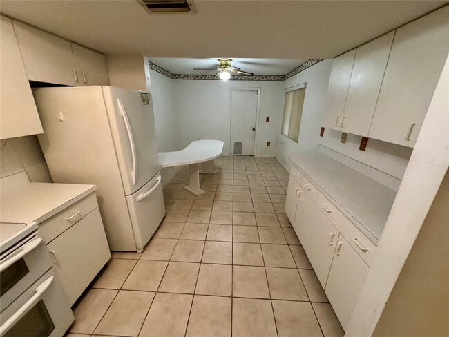 Building Photo - 604 N University Dr