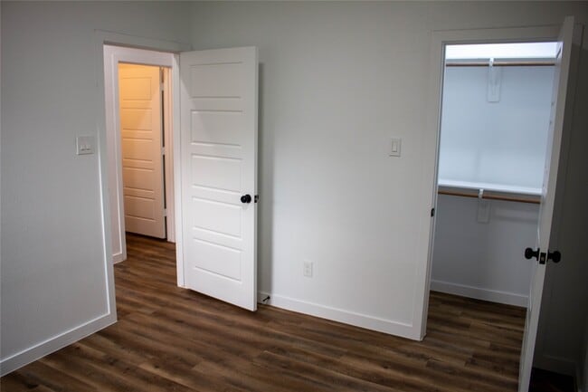 Building Photo - 106 Runnels St