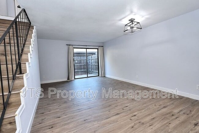 Building Photo - 45 Derow Ct