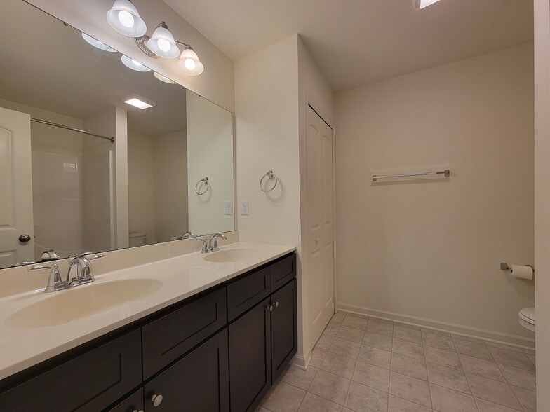 Building Photo - 642 Brentwood Dr