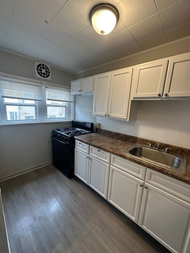 Building Photo - Newly renovated 3 Bedroom house for rent