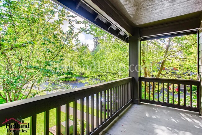 Building Photo - 977 NE 73rd Ave